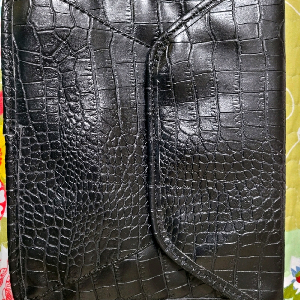 Envelope style clutch